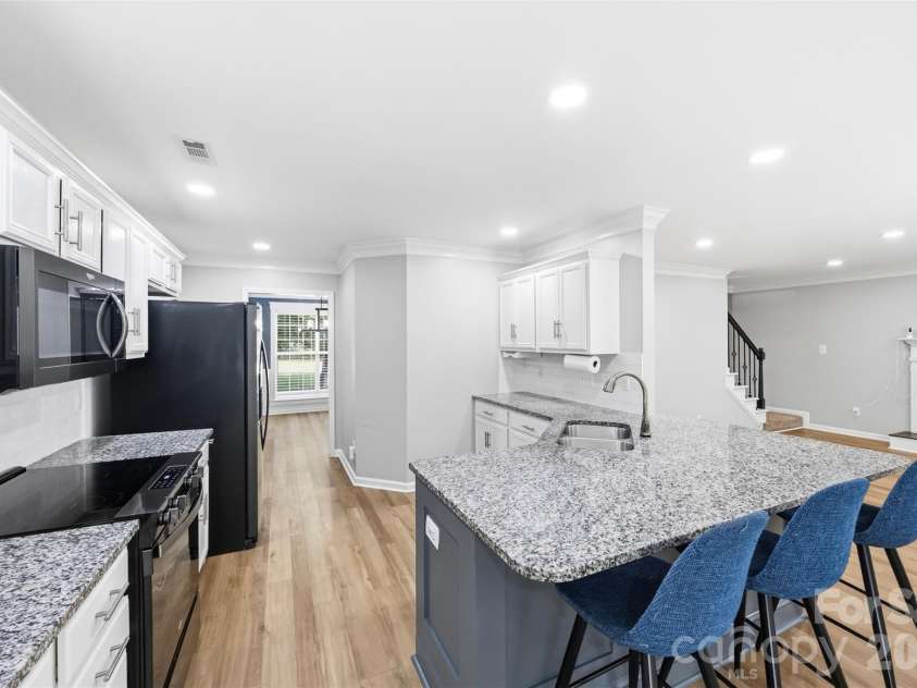 10409 Northwoods Forest Drive, Charlotte, NC 28214.  MLS# CAR4421652, YatesRealty ID 48987. 
