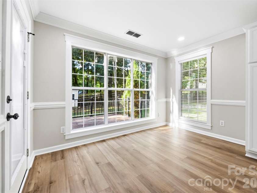 10409 Northwoods Forest Drive, Charlotte, NC 28214.  MLS# CAR4421652, YatesRealty ID 48987. 