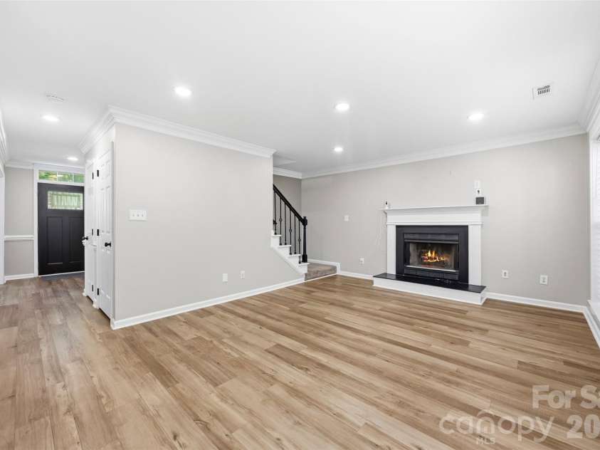 10409 Northwoods Forest Drive, Charlotte, NC 28214.  MLS# CAR4421652, YatesRealty ID 48987. 