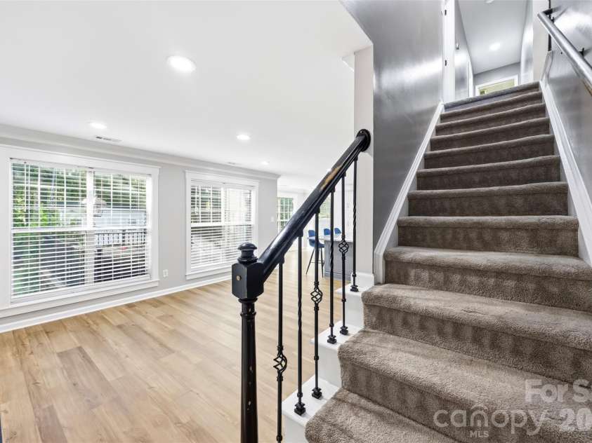 10409 Northwoods Forest Drive, Charlotte, NC 28214.  MLS# CAR4421652, YatesRealty ID 48987. 
