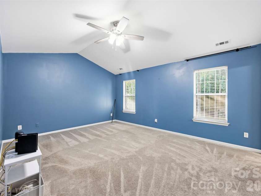 10409 Northwoods Forest Drive, Charlotte, NC 28214.  MLS# CAR4421652, YatesRealty ID 48987. 