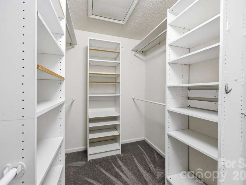 10409 Northwoods Forest Drive, Charlotte, NC 28214.  MLS# CAR4421652, YatesRealty ID 48987. 