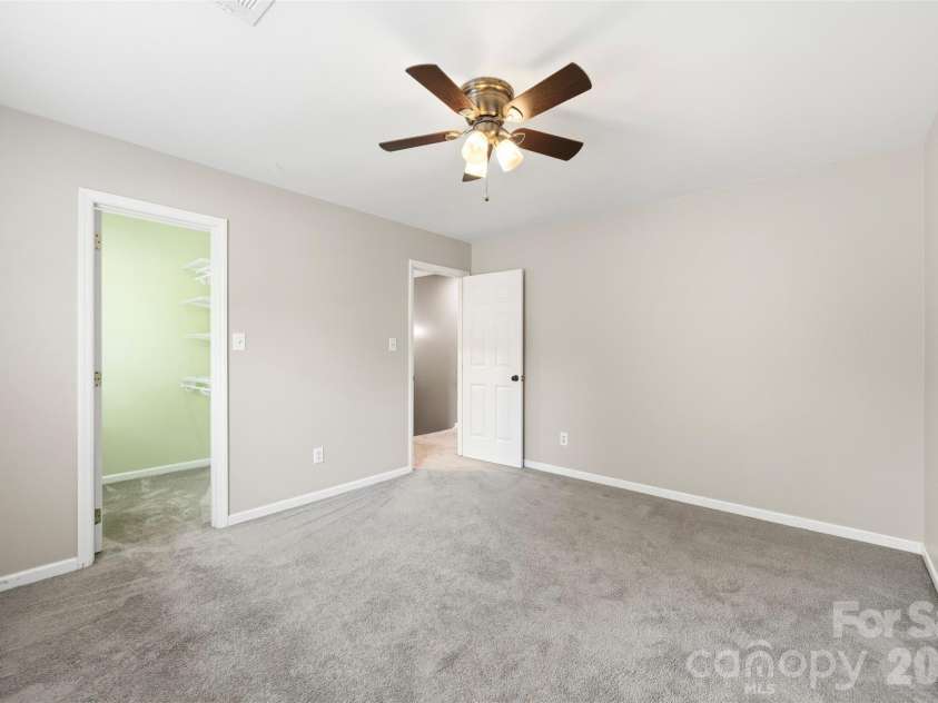 10409 Northwoods Forest Drive, Charlotte, NC 28214.  MLS# CAR4421652, YatesRealty ID 48987. 