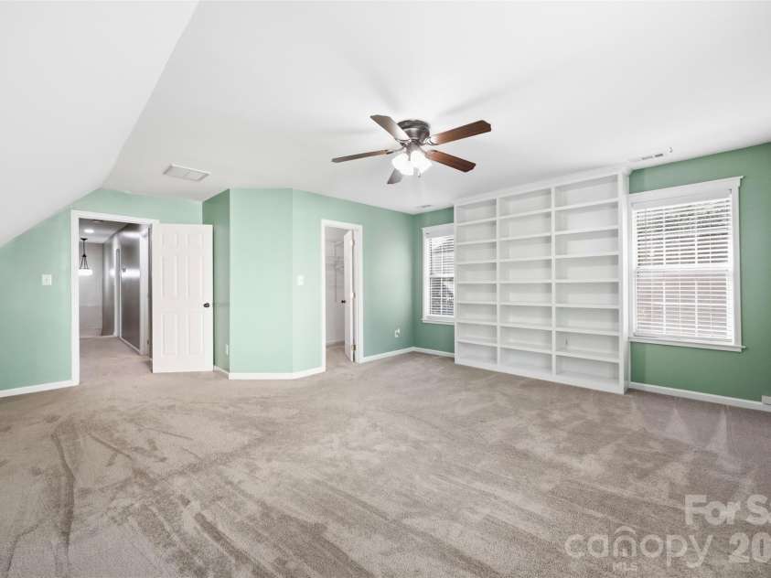 10409 Northwoods Forest Drive, Charlotte, NC 28214.  MLS# CAR4421652, YatesRealty ID 48987. 