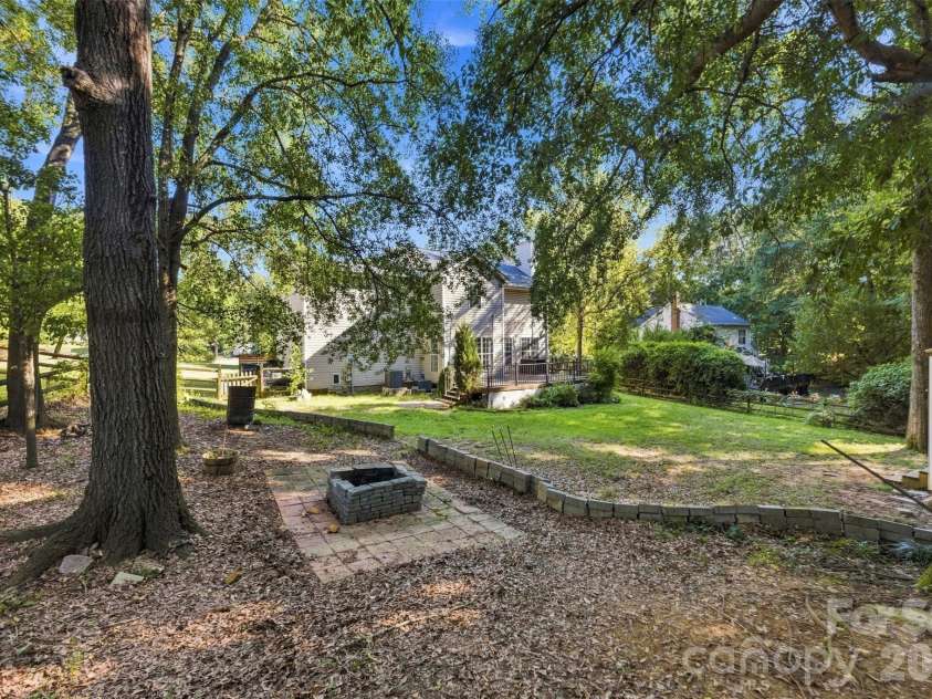 10409 Northwoods Forest Drive, Charlotte, NC 28214.  MLS# CAR4421652, YatesRealty ID 48987. 