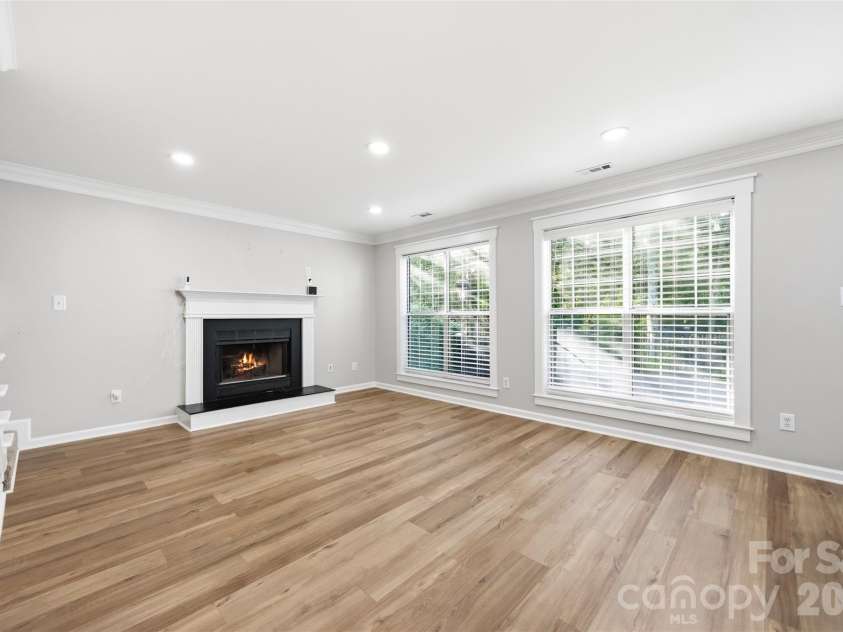 10409 Northwoods Forest Drive, Charlotte, NC 28214.  MLS# CAR4421652, YatesRealty ID 48987. 