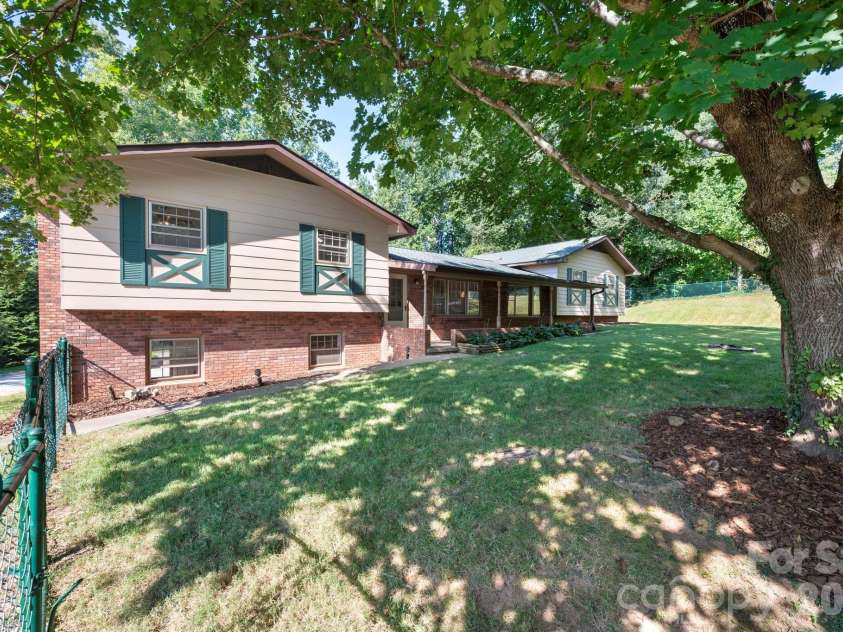 2 Independence Boulevard, Asheville, NC 28805.  MLS# CAR4419918, YatesRealty ID 48988. Fully fenced front yard