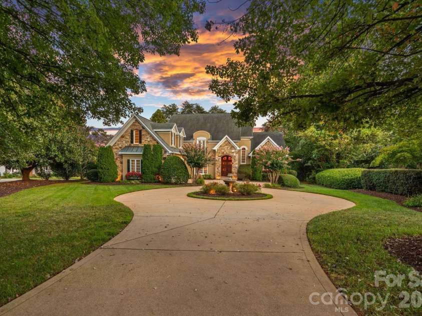 18350 Invergordon Lane, Cornelius, NC 28031.  MLS# CAR4421803, YatesRealty ID 48989. 