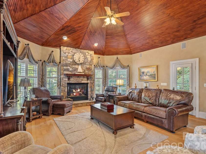 18350 Invergordon Lane, Cornelius, NC 28031.  MLS# CAR4421803, YatesRealty ID 48989. 
