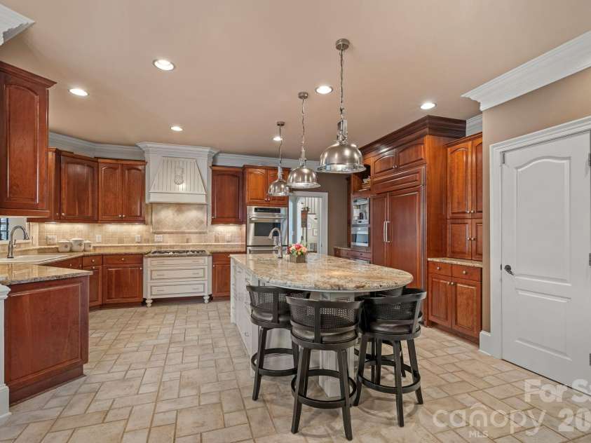 18350 Invergordon Lane, Cornelius, NC 28031.  MLS# CAR4421803, YatesRealty ID 48989. 