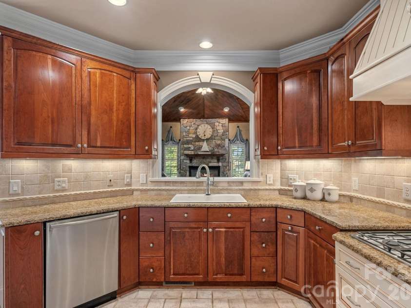 18350 Invergordon Lane, Cornelius, NC 28031.  MLS# CAR4421803, YatesRealty ID 48989. 