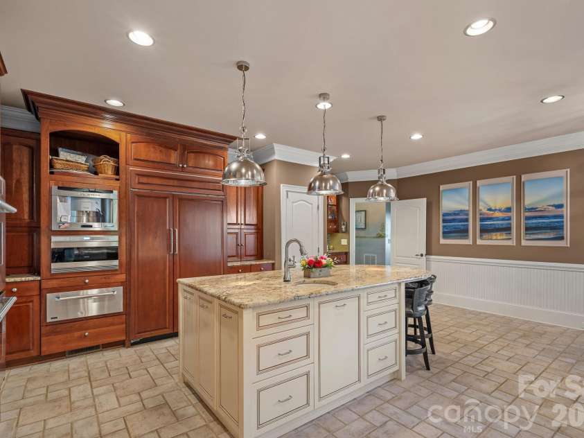 18350 Invergordon Lane, Cornelius, NC 28031.  MLS# CAR4421803, YatesRealty ID 48989. 