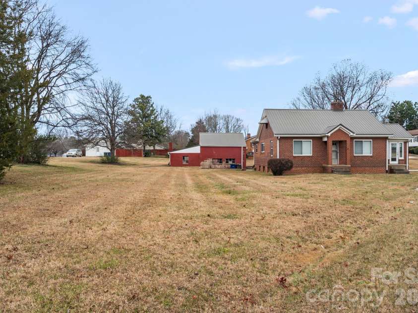 1001 Clemmonsville Road, Winston Salem, NC 27127.  MLS# CAR4341471, YatesRealty ID 4899. 