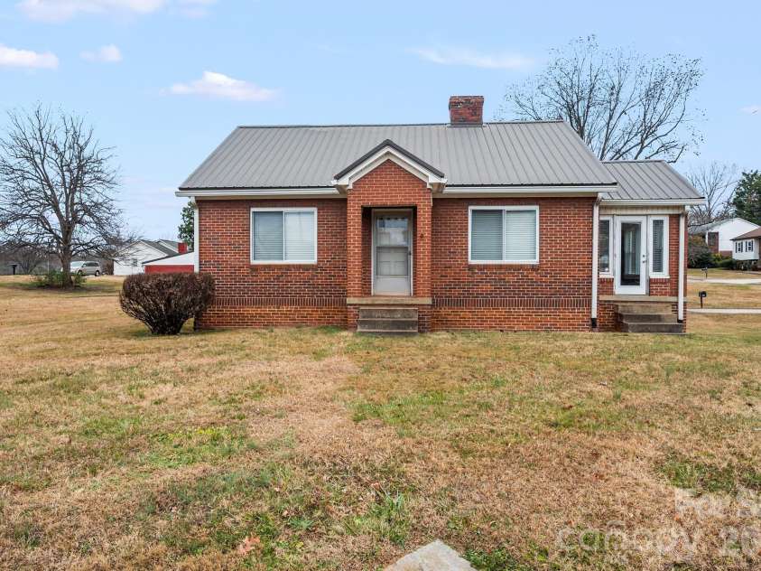 1001 Clemmonsville Road, Winston Salem, NC 27127.  MLS# CAR4341471, YatesRealty ID 4899. 