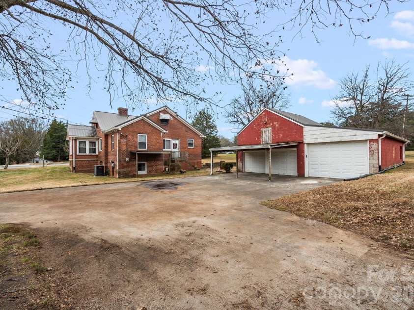1001 Clemmonsville Road, Winston Salem, NC 27127.  MLS# CAR4341471, YatesRealty ID 4899. 