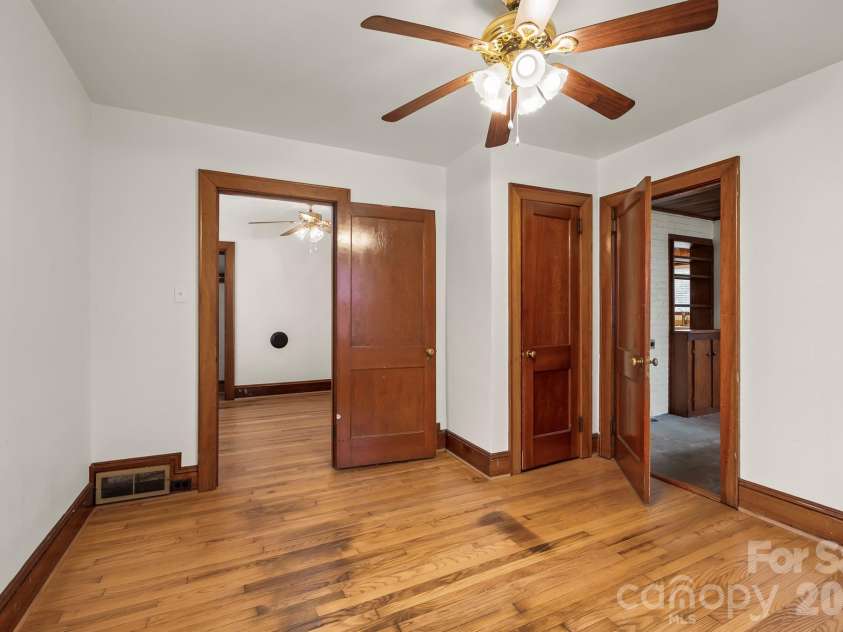 1001 Clemmonsville Road, Winston Salem, NC 27127.  MLS# CAR4341471, YatesRealty ID 4899. 