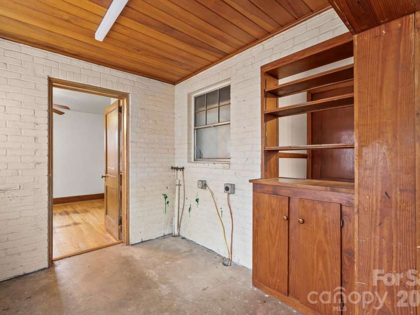 1001 Clemmonsville Road, Winston Salem, NC 27127.  MLS# CAR4341471, YatesRealty ID 4899. 