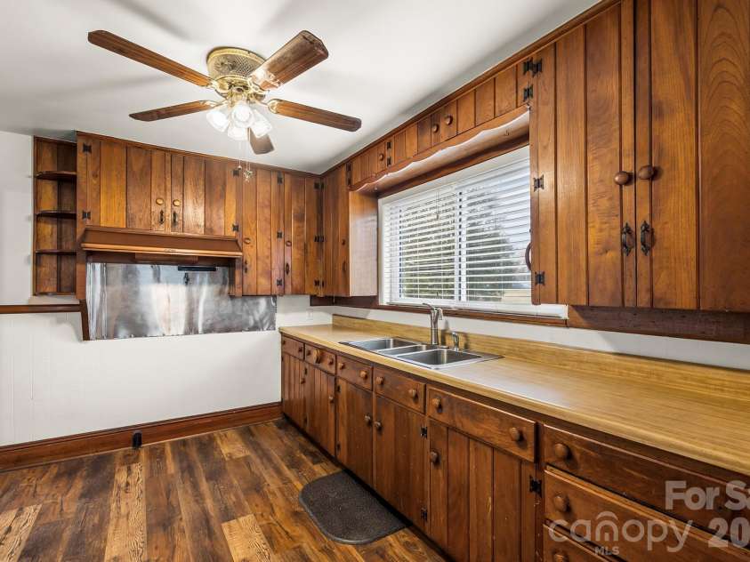 1001 Clemmonsville Road, Winston Salem, NC 27127.  MLS# CAR4341471, YatesRealty ID 4899. 