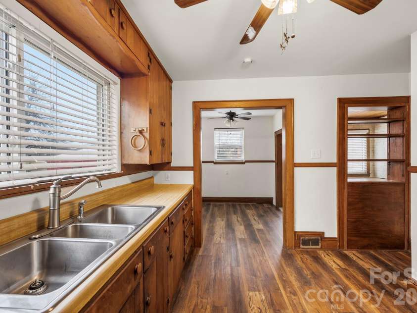 1001 Clemmonsville Road, Winston Salem, NC 27127.  MLS# CAR4341471, YatesRealty ID 4899. 