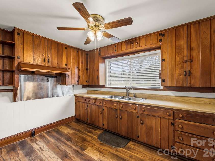 1001 Clemmonsville Road, Winston Salem, NC 27127.  MLS# CAR4341471, YatesRealty ID 4899. 