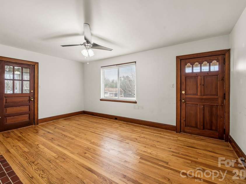 1001 Clemmonsville Road, Winston Salem, NC 27127.  MLS# CAR4341471, YatesRealty ID 4899. 