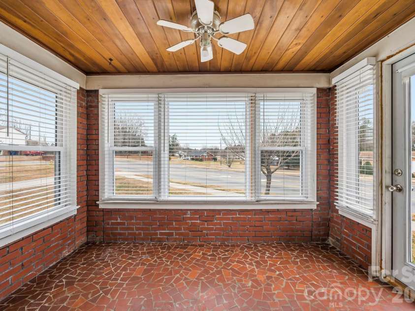 1001 Clemmonsville Road, Winston Salem, NC 27127.  MLS# CAR4341471, YatesRealty ID 4899. 