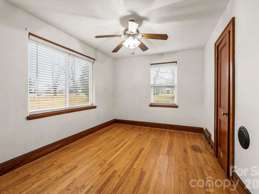 1001 Clemmonsville Road, Winston Salem, NC 27127.  MLS# CAR4341471, YatesRealty ID 4899. 