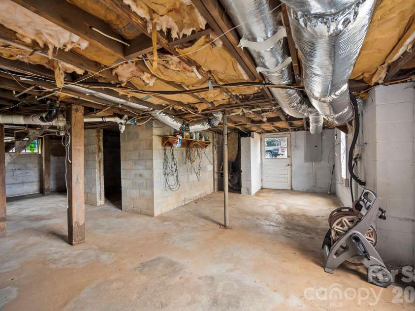 1001 Clemmonsville Road, Winston Salem, NC 27127.  MLS# CAR4341471, YatesRealty ID 4899. 