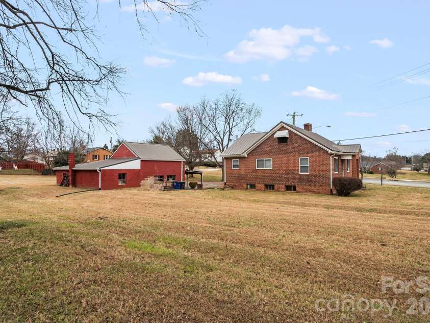 1001 Clemmonsville Road, Winston Salem, NC 27127.  MLS# CAR4341471, YatesRealty ID 4899. 