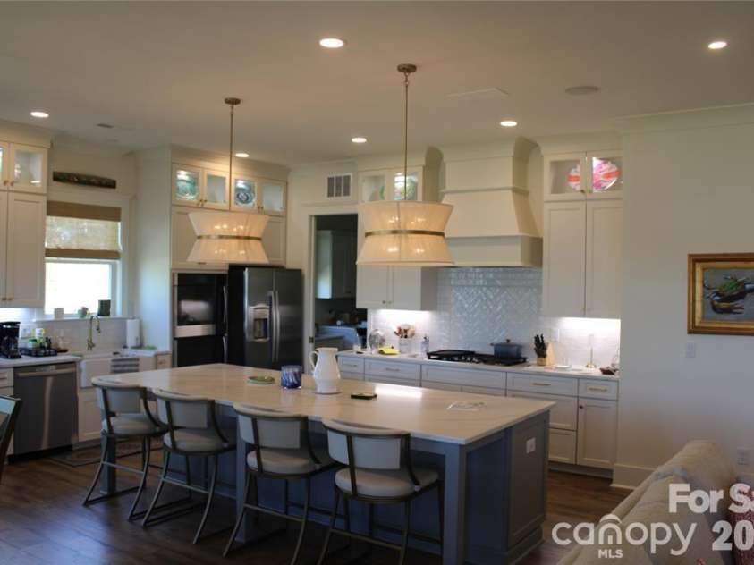 8838 Lynn Parker Lane, Charlotte, NC 28278.  MLS# CAR4419894, YatesRealty ID 48997. 
