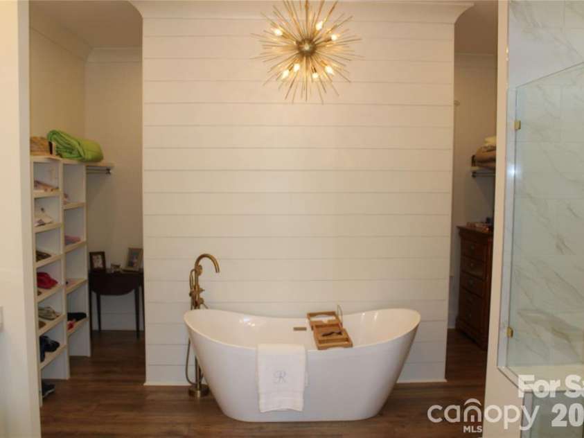 8838 Lynn Parker Lane, Charlotte, NC 28278.  MLS# CAR4419894, YatesRealty ID 48997. 