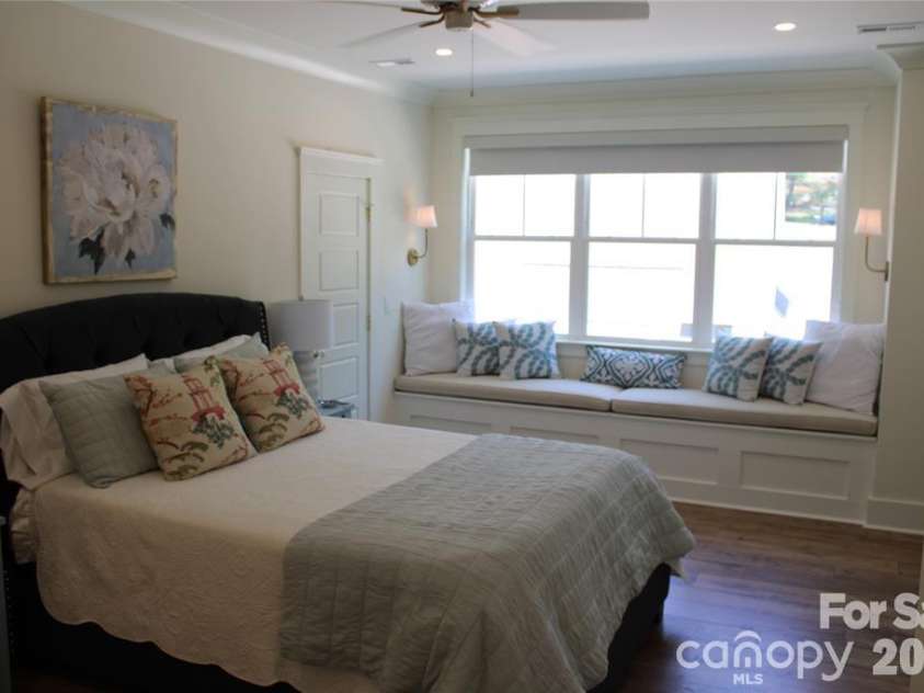 8838 Lynn Parker Lane, Charlotte, NC 28278.  MLS# CAR4419894, YatesRealty ID 48997. 