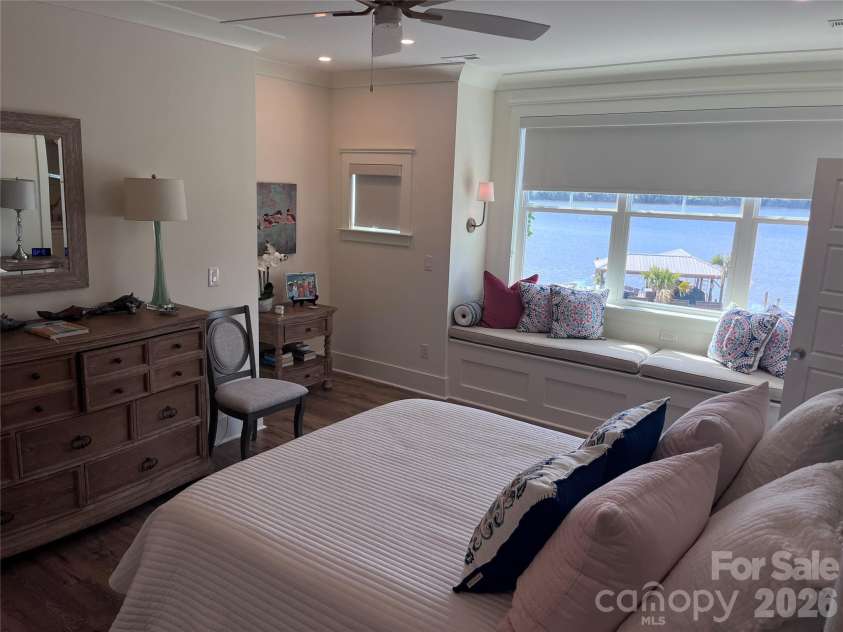 8838 Lynn Parker Lane, Charlotte, NC 28278.  MLS# CAR4419894, YatesRealty ID 48997. 