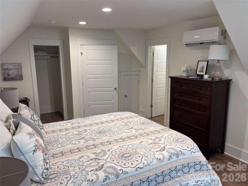 8838 Lynn Parker Lane, Charlotte, NC 28278.  MLS# CAR4419894, YatesRealty ID 48997. 