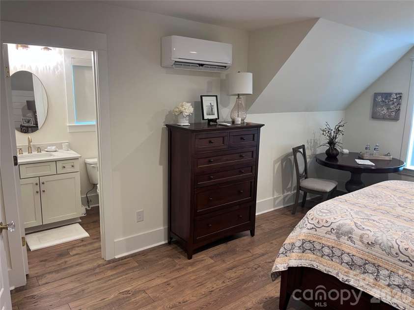 8838 Lynn Parker Lane, Charlotte, NC 28278.  MLS# CAR4419894, YatesRealty ID 48997. 
