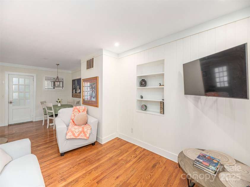 1150 Blue Ridge Road, Flat Rock, NC 28731.  MLS# CAR4302302, YatesRealty ID 49. 