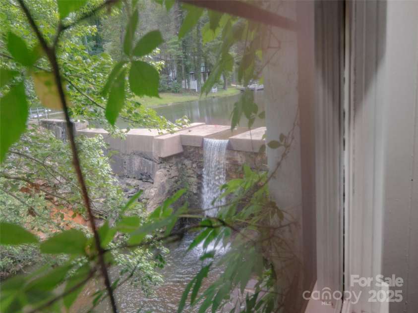 1150 Blue Ridge Road, Flat Rock, NC 28731.  MLS# CAR4302302, YatesRealty ID 49. 