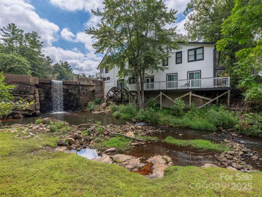1150 Blue Ridge Road, Flat Rock, NC 28731.  MLS# CAR4302302, YatesRealty ID 49. 