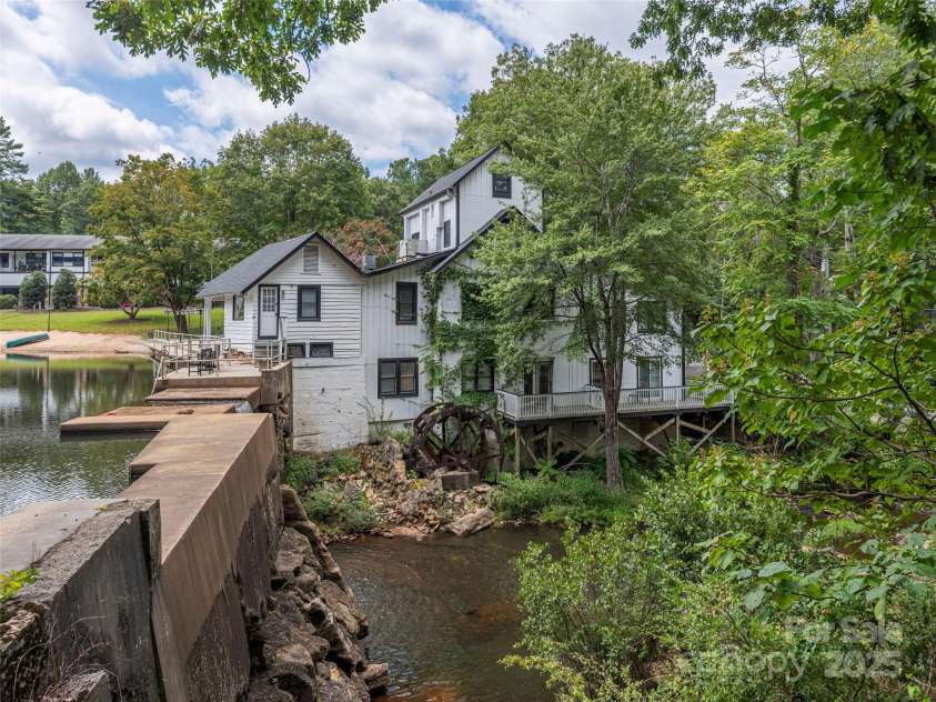 1150 Blue Ridge Road, Flat Rock, NC 28731.  MLS# CAR4302302, YatesRealty ID 49. 