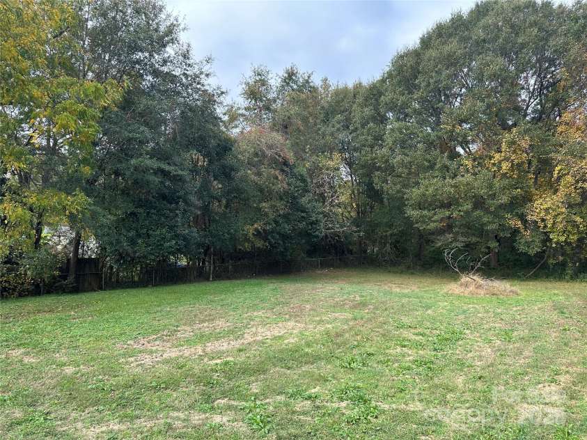 930 Mauney Avenue, Gastonia, NC 28054.  MLS# CAR4309752, YatesRealty ID 49. 