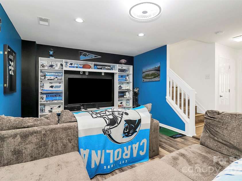 10549 Yellow Rose Lane, Charlotte, NC 28269.  MLS# CAR4310957, YatesRealty ID 490. 