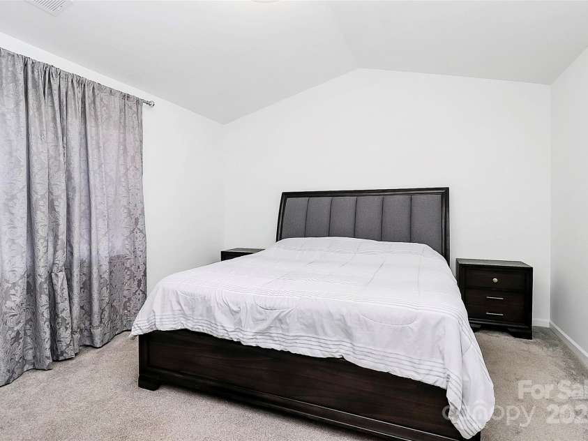 10549 Yellow Rose Lane, Charlotte, NC 28269.  MLS# CAR4310957, YatesRealty ID 490. 