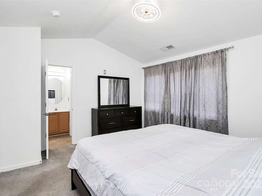 10549 Yellow Rose Lane, Charlotte, NC 28269.  MLS# CAR4310957, YatesRealty ID 490. 