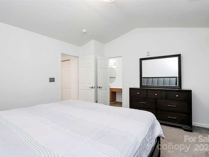 10549 Yellow Rose Lane, Charlotte, NC 28269.  MLS# CAR4310957, YatesRealty ID 490. 