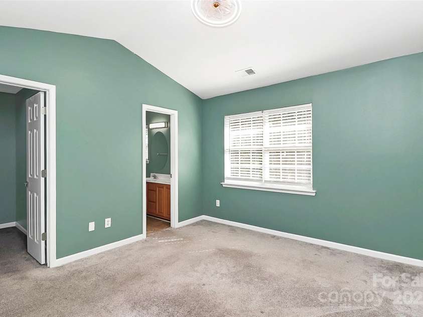 10549 Yellow Rose Lane, Charlotte, NC 28269.  MLS# CAR4310957, YatesRealty ID 490. 