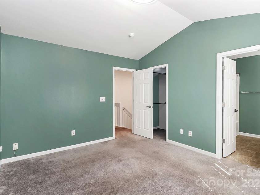 10549 Yellow Rose Lane, Charlotte, NC 28269.  MLS# CAR4310957, YatesRealty ID 490. 