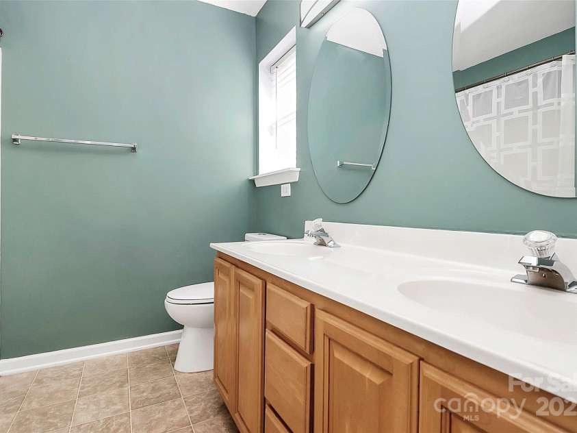 10549 Yellow Rose Lane, Charlotte, NC 28269.  MLS# CAR4310957, YatesRealty ID 490. 