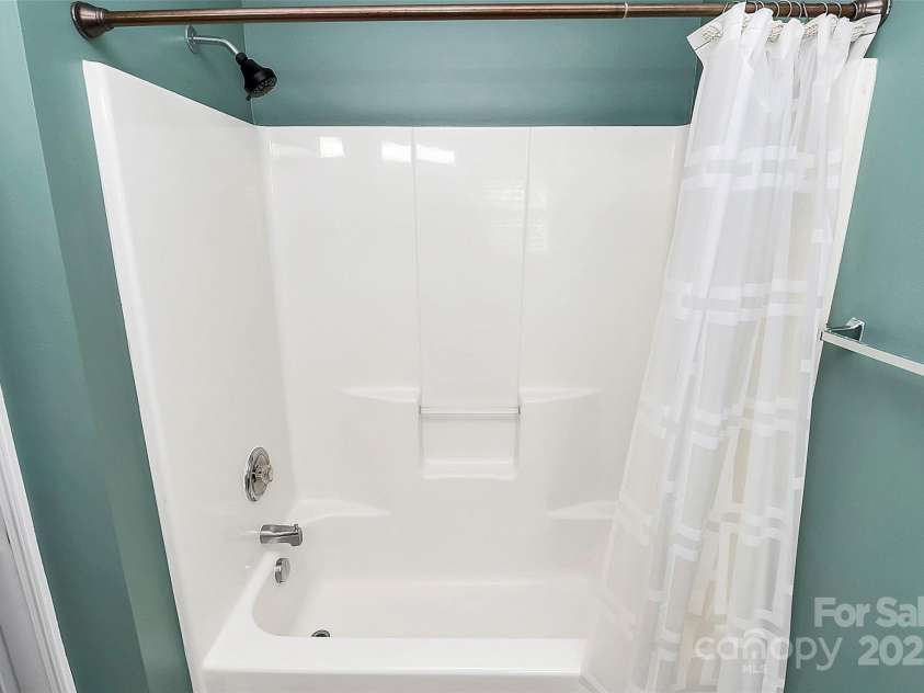 10549 Yellow Rose Lane, Charlotte, NC 28269.  MLS# CAR4310957, YatesRealty ID 490. 