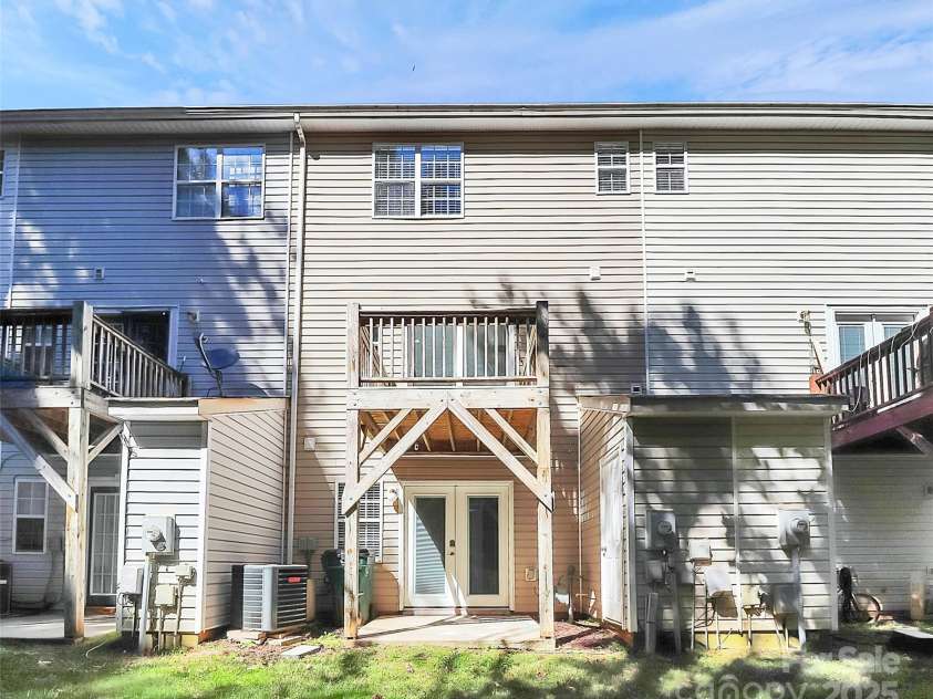 10549 Yellow Rose Lane, Charlotte, NC 28269.  MLS# CAR4310957, YatesRealty ID 490. 