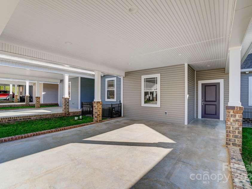 1523 28th Street Place, Hickory, NC 28602.  MLS# CAR4168324, YatesRealty ID 490. 